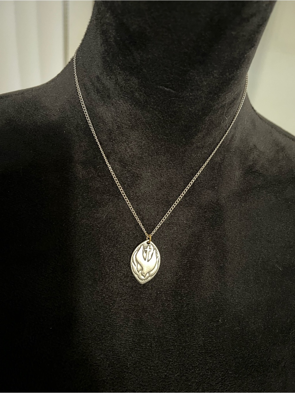 Silver toned James Avery Dove Pendant 18” Necklace - White/Silver